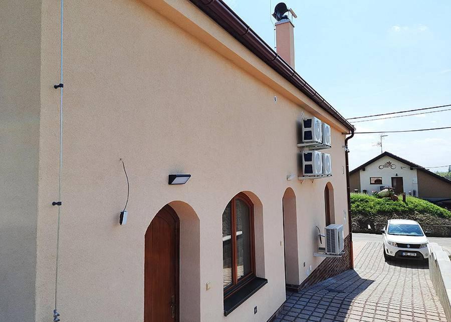 Sklep Vino Strycek Guest House Velke Bilovice Bagian luar foto