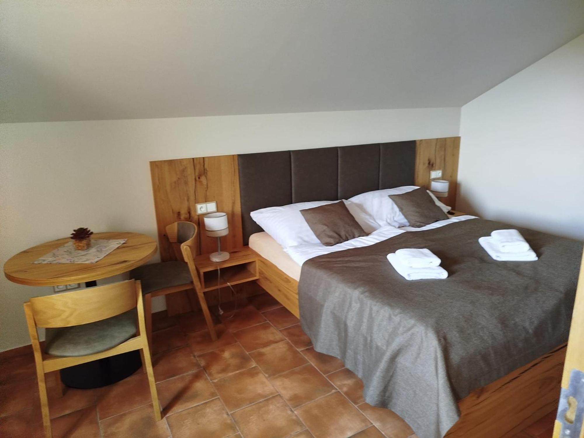 Sklep Vino Strycek Guest House Velke Bilovice Bagian luar foto