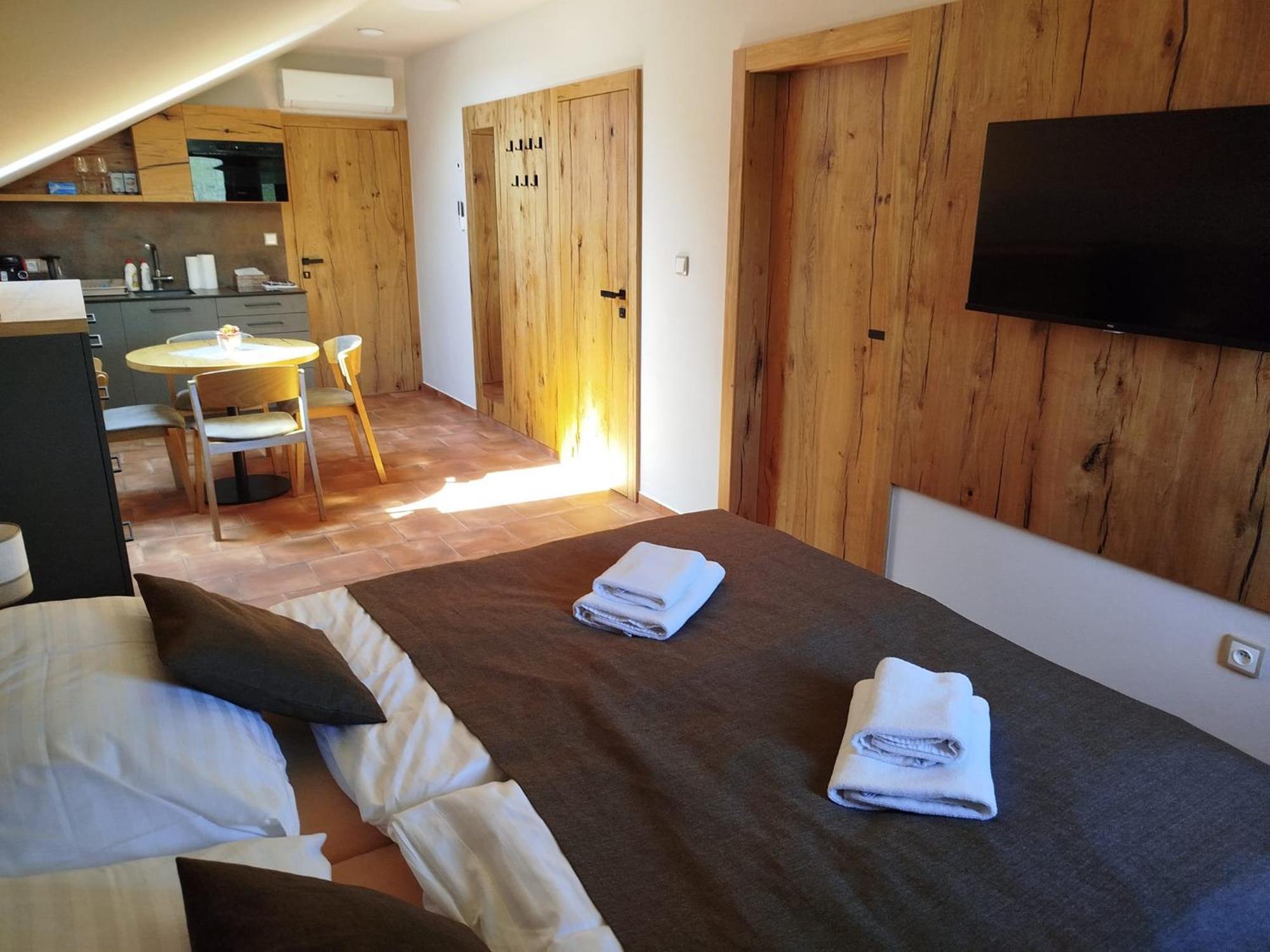 Sklep Vino Strycek Guest House Velke Bilovice Bagian luar foto